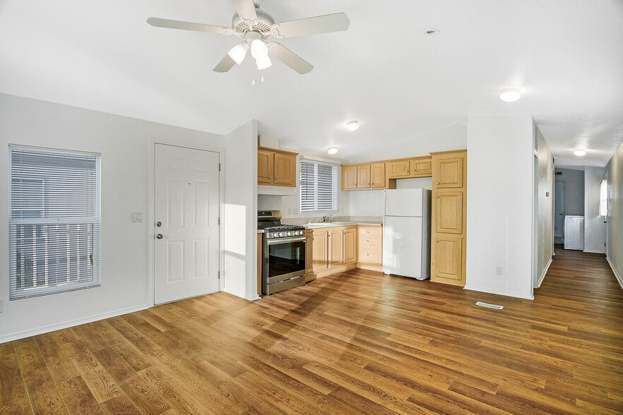 More Photos Of 15348 Running Deer Trl, Poway Manufactured Housing Mobile Home Park For Sale