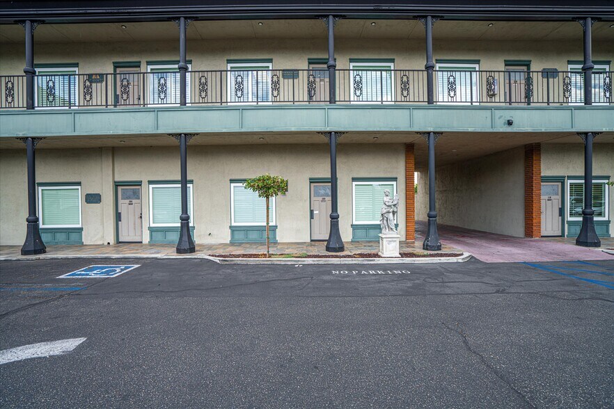 More Photos Of 1913 E 17th St, Santa Ana Office For Sale