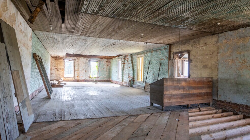 More Photos Of 82 Dromedary Street st, Woodbury Flex For Sale