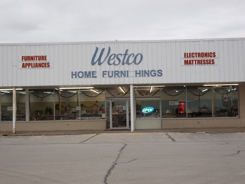 More Photos Of 1403-1515 S Santa Fe Ave, Chanute Unknown For Lease