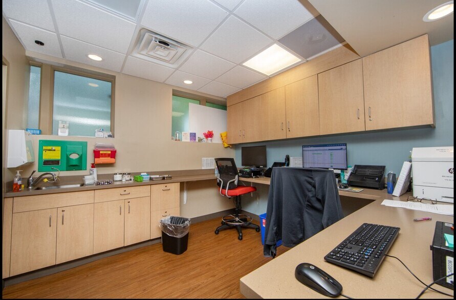 More Photos Of 800 W State St, Doylestown Office For Lease