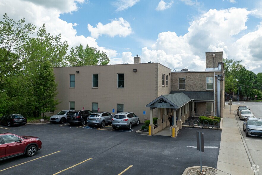 More Photos Of 265 W Main St, Kent Medical For Lease