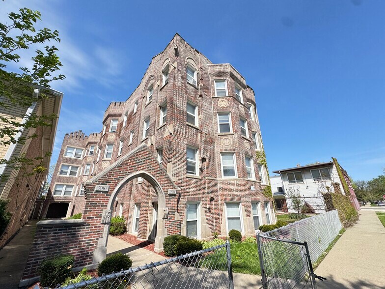 More Photos Of 7914 S Dobson Ave, Chicago Apartments For Sale