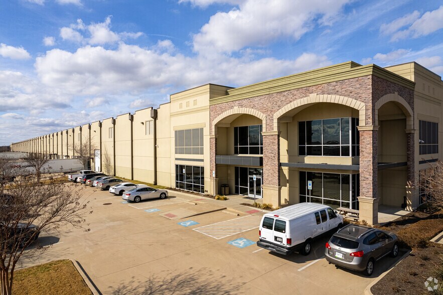 More Photos Of 2555 S Valley Pky, Lewisville Distribution For Lease