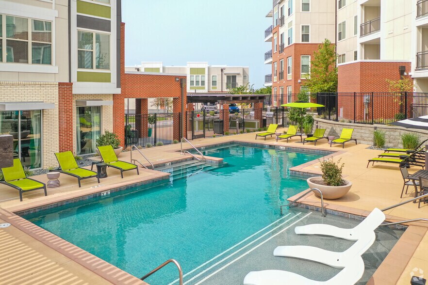 More Photos Of 1001 Old Olive Way, Creve Coeur Apartments For Lease