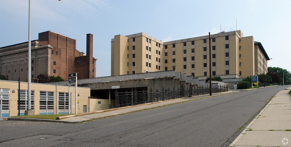 More Photos Of 140 High St, Springfield Medical For Lease