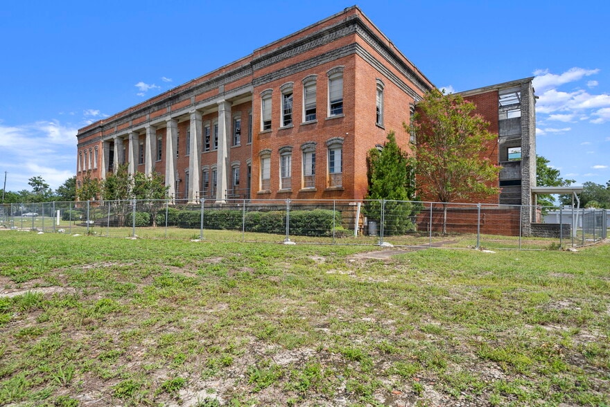 More Photos Of 101 E 7th St, Panama City Schools For Sale