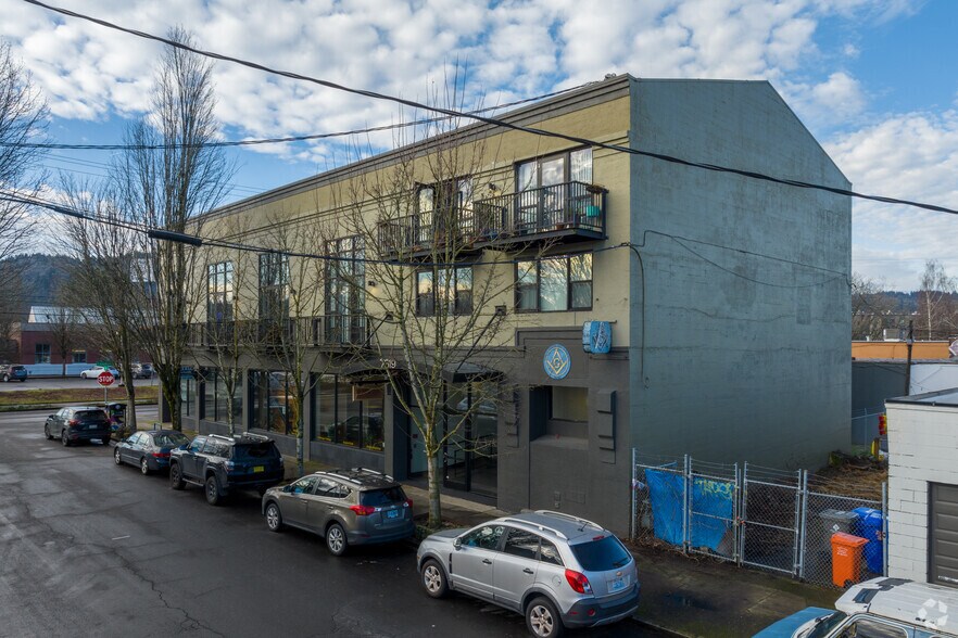 More Photos Of 8401 N Ivanhoe St, Portland Loft Creative Space For Lease