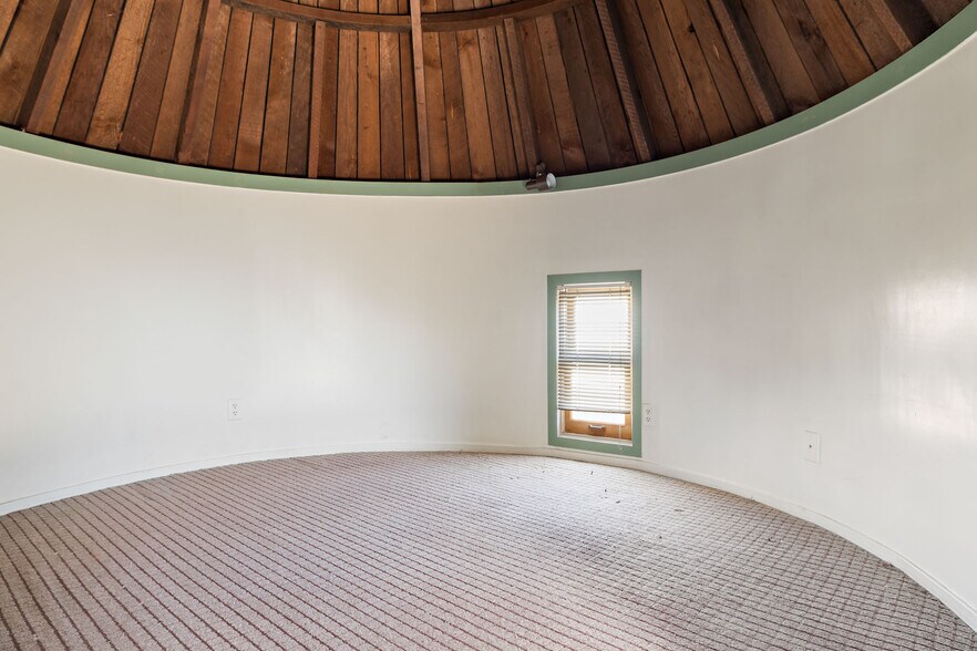 More Photos Of 102 Hamilton Pl, Oakland Multifamily For Sale