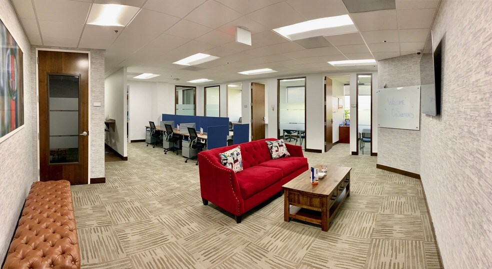 More Photos Of 1900 Glades Rd, Boca Raton Office For Lease