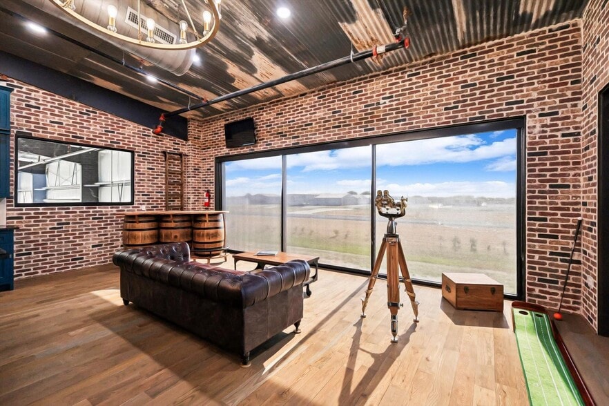 More Photos Of 9408 Learjet Ln, McKinney Airplane Hangar For Sale