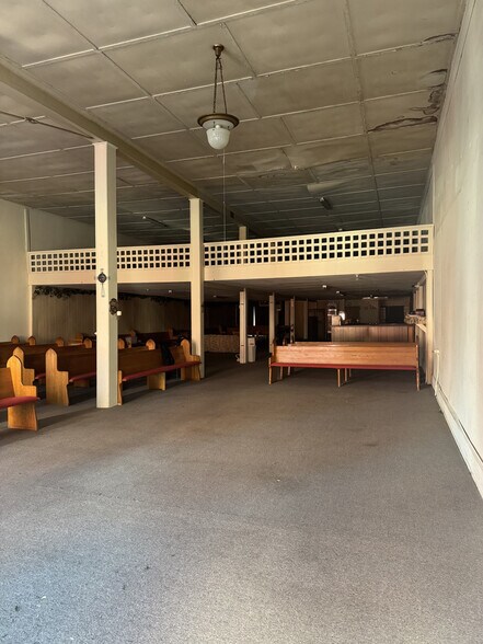 More Photos Of 208 W Main St, Waxahachie Storefront For Lease