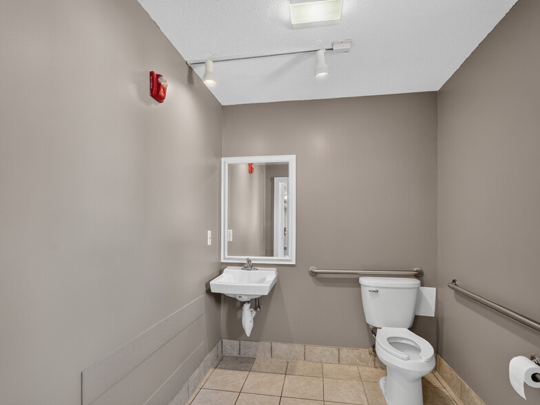 More Photos Of 200 S 4th St, Kawkawlin Assisted Living For Sale