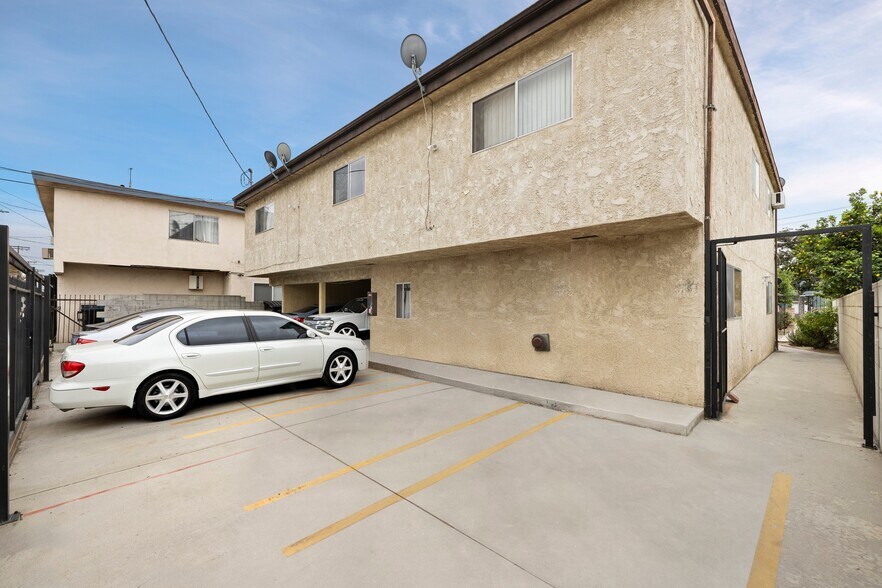 More Photos Of 14245 Roscoe Blvd, Van Nuys Apartments For Sale