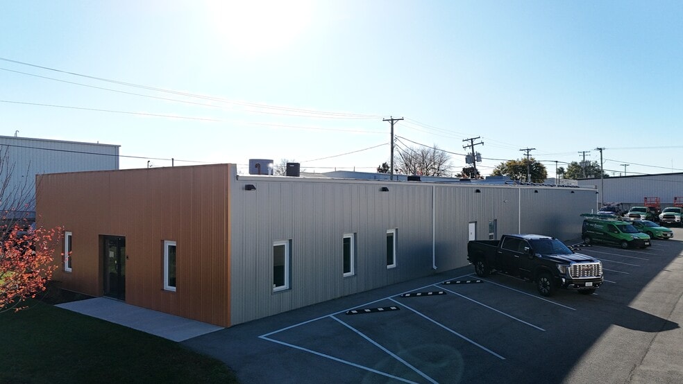 More Photos Of 4583 American Road rd, Rockford Flex For Lease