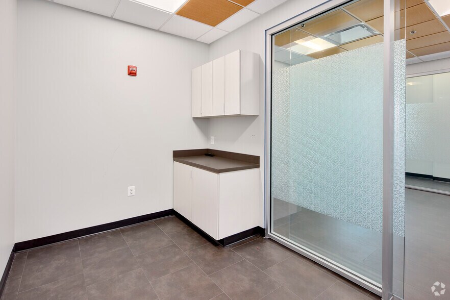 More Photos Of 22365 Broderick Dr, Sterling Medical For Lease