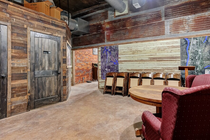 More Photos Of 101 Haning, Howe Storefront For Sale