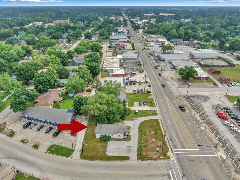 More Photos Of 724 W Main St, Tomball Storefront Retail Office For Sale