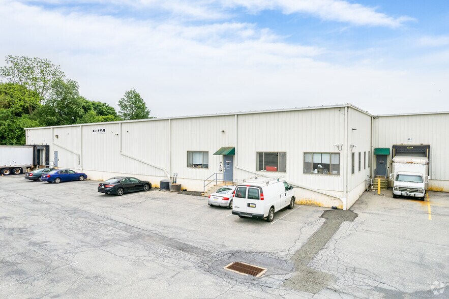 More Photos Of 410 Corporate Dr, Reading Warehouse For Lease