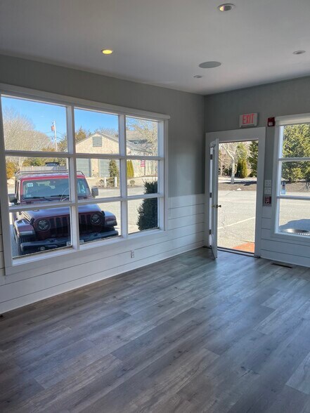 More Photos Of 25 Post Office Sq, Chatham Flex For Sale