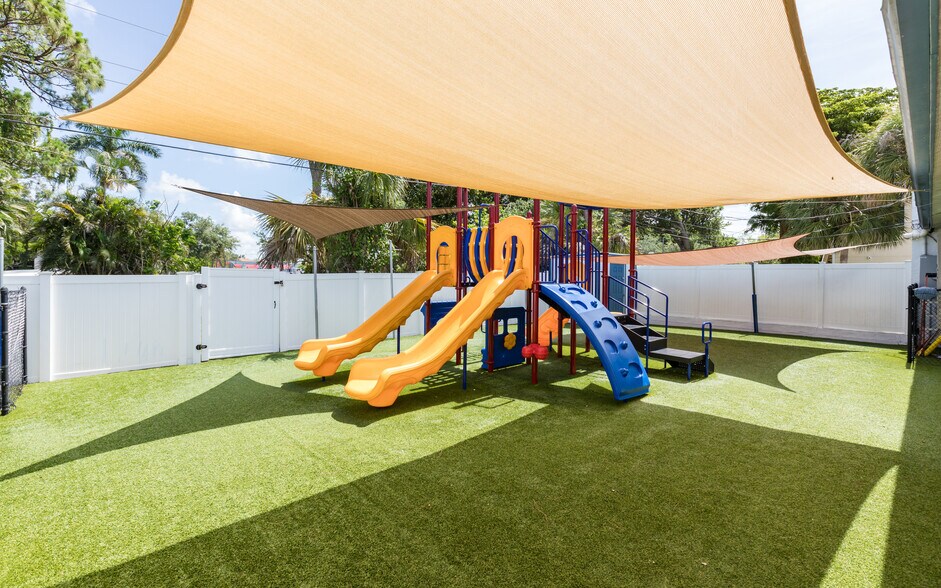 More Photos Of 871 100th Ave N, Naples Freestanding For Sale