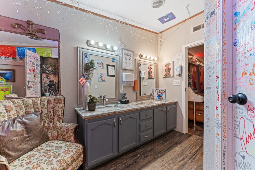 More Photos Of 33855 Blanco Rd, Bulverde Bar For Sale