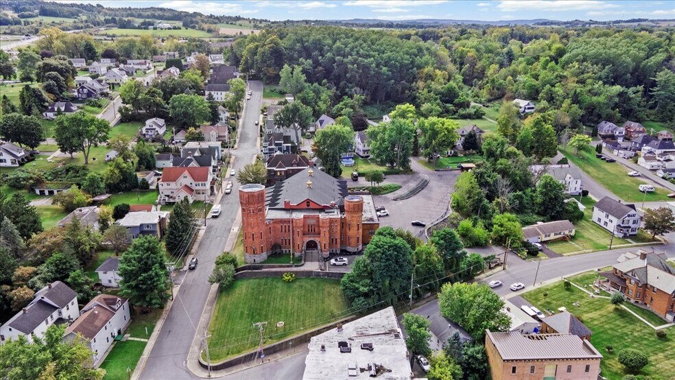 More Photos Of 49 Florida Ave, Amsterdam Hospitality For Sale