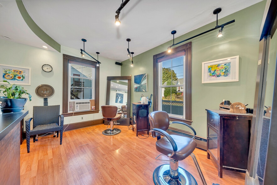 More Photos Of 68 Park St, Andover Office For Sale