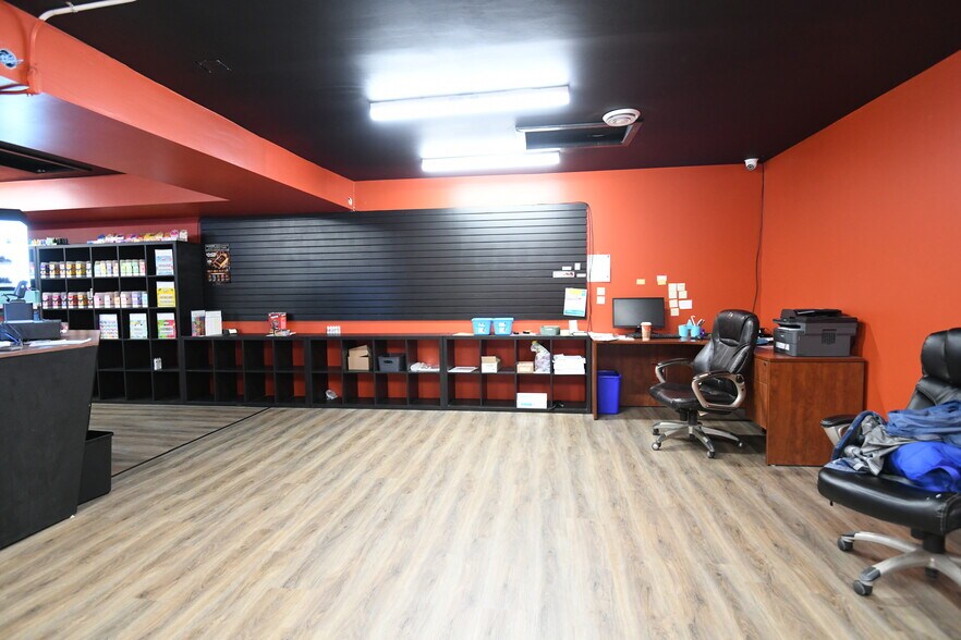 More Photos Of 15826 Stony Plain Rd NW, Edmonton General Retail For Lease