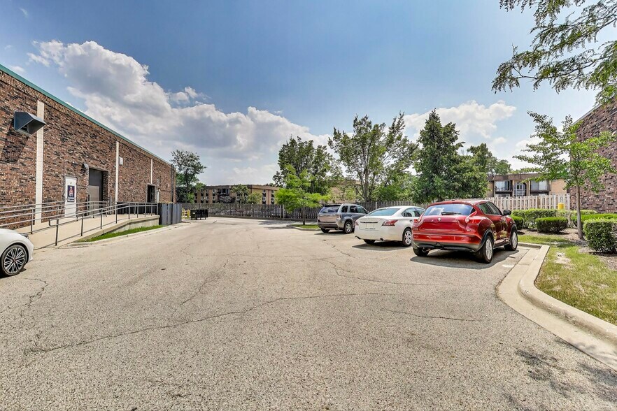 More Photos Of 675 W Golf Rd, Hoffman Estates Storefront For Lease