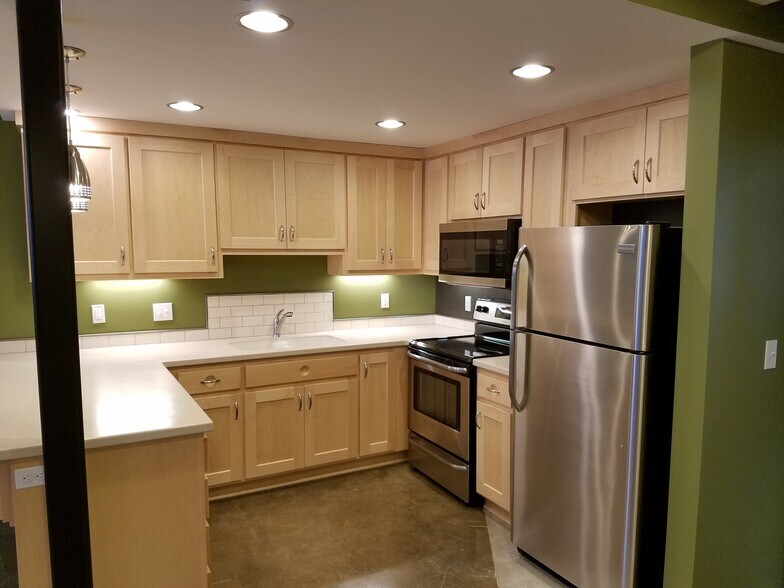 More Photos Of 735 SW Jackson St, Topeka Apartments For Sale