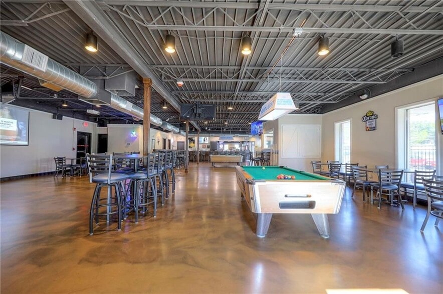 More Photos Of 4545 N Brighton Ave, Kansas City Bar For Sale