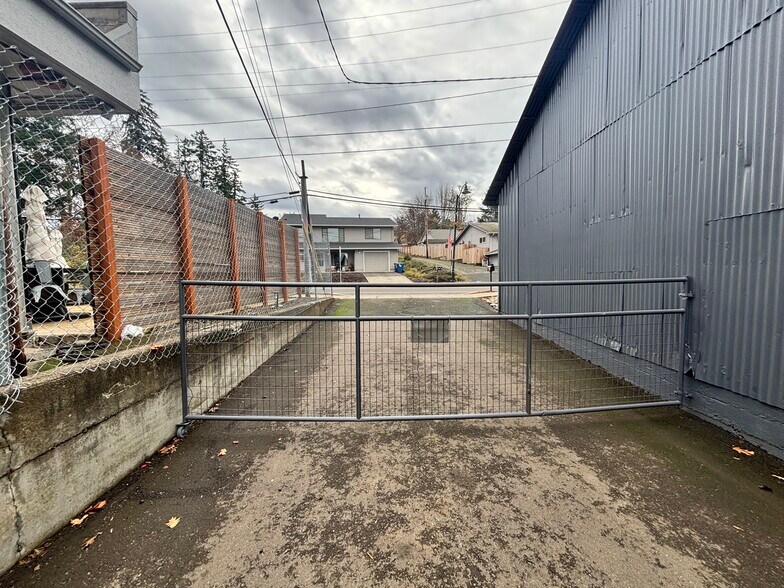 More Photos Of 446 McClaine St, Silverton Warehouse For Lease