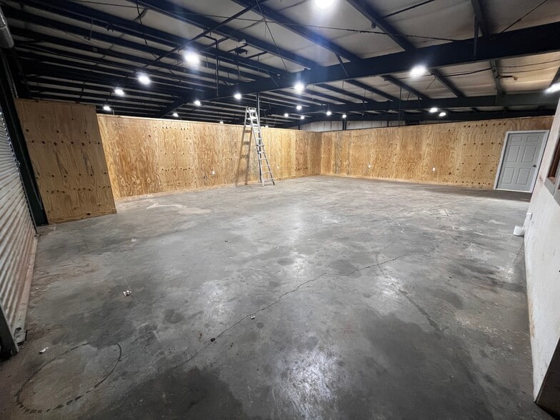More Photos Of 2171 Anderson Rd, Greenville Warehouse For Lease