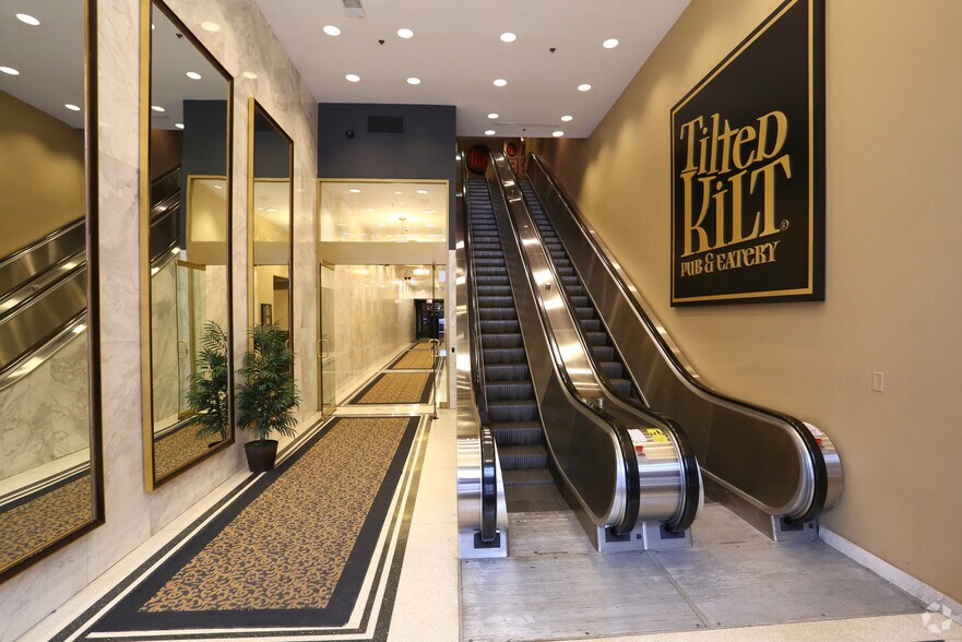 More Photos Of 17 N Wabash Ave, Chicago Office For Sale