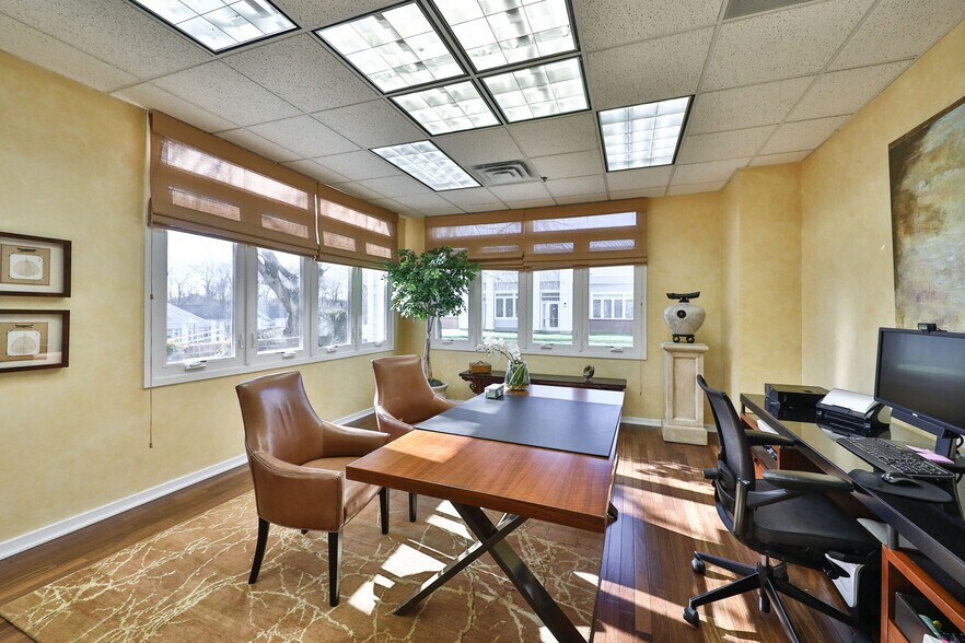 More Photos Of 400-415 Executive Dr, Langhorne Medical For Lease