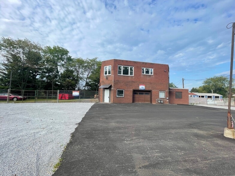 More Photos Of 2627 Waynesburg Dr SE, Canton Storefront Retail Residential For Sale