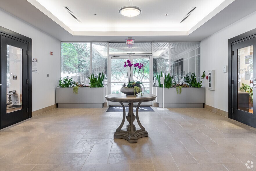More Photos Of 101 E Old Settlers Blvd, Round Rock Medical For Lease