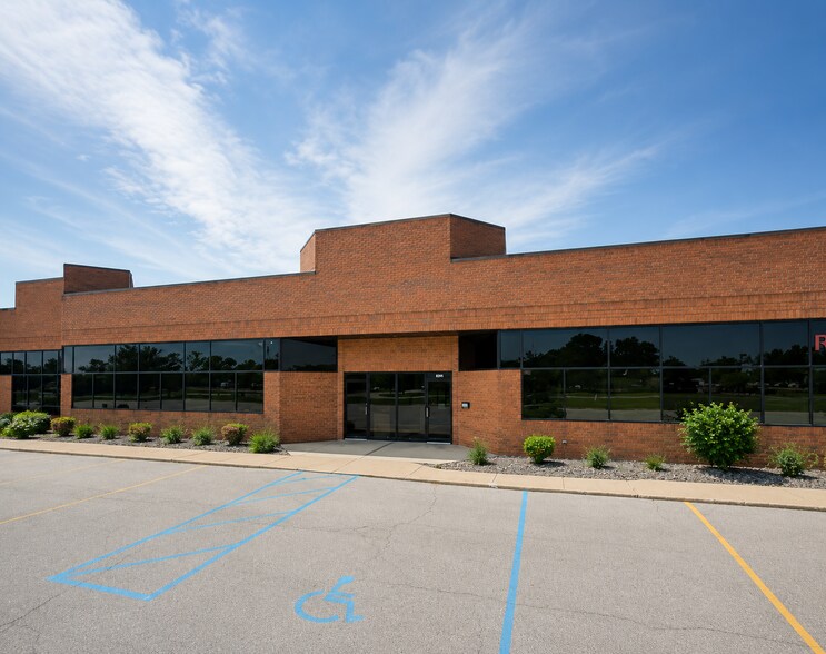 More Photos Of 251-397 W 84th Dr, Merrillville Flex For Lease
