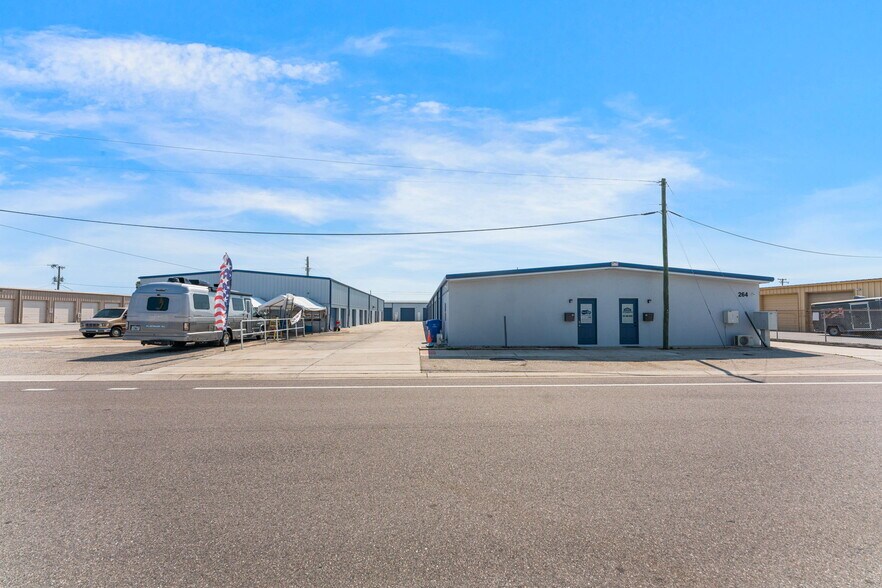 More Photos Of 249-268 Seaboard Ave, Venice Warehouse For Sale