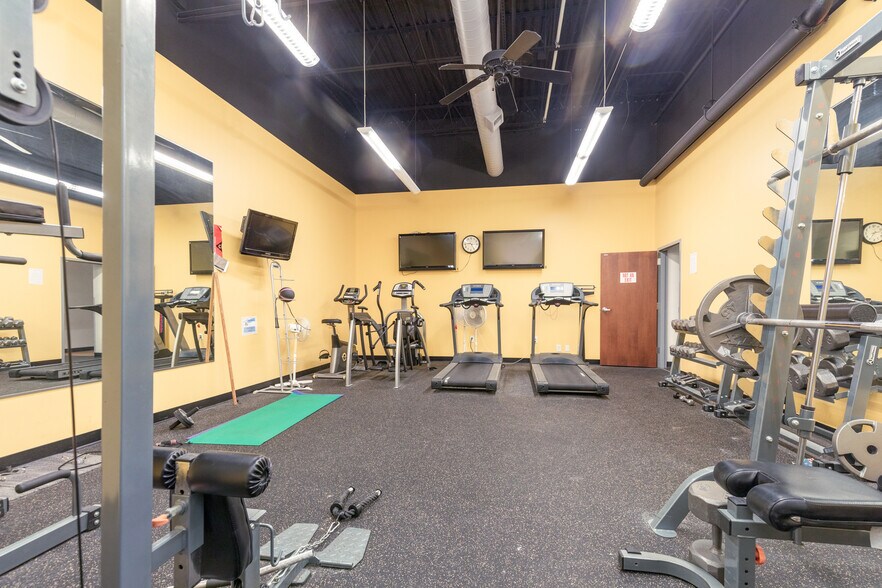 More Photos Of 2001-2085 Walton Rd, Saint Louis Flex For Sale