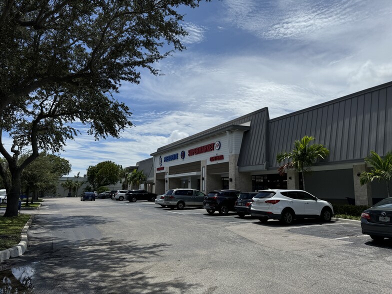 More Photos Of 2501-2565 N Dixie Hwy, Lake Worth Unknown For Lease