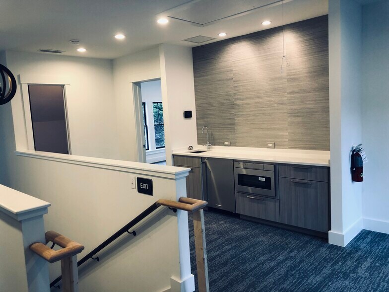 More Photos Of 1015 East Blvd, Charlotte Office For Lease