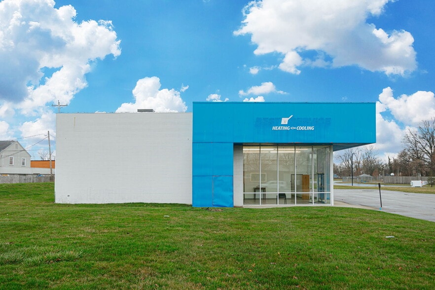 More Photos Of 4011 E Main St, Columbus Freestanding For Lease