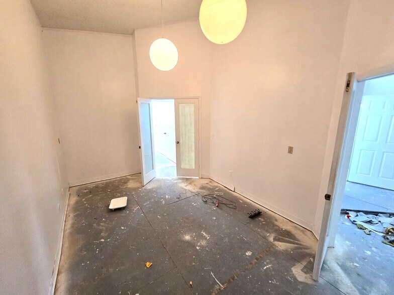 More Photos Of 5800-5820 N University Dr, Fort Lauderdale Storefront Retail Office For Lease