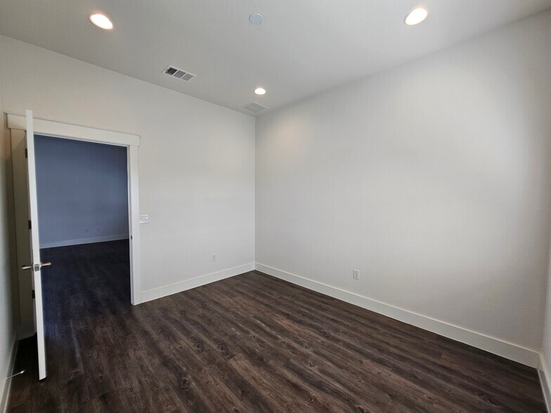 More Photos Of 230 Klattenhoff Ln, Hutto Office For Lease