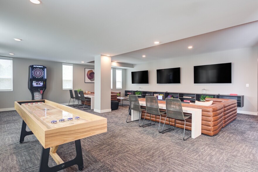 More Photos Of 1425 Ellinwood Ave, Des Plaines Apartments For Lease