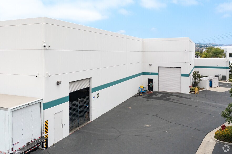 More Photos Of 8015 E Crystal Dr, Anaheim Warehouse For Sale