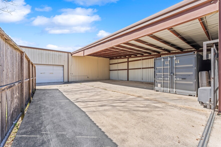 More Photos Of 15811 Manning Dr, Cypress Industrial For Lease