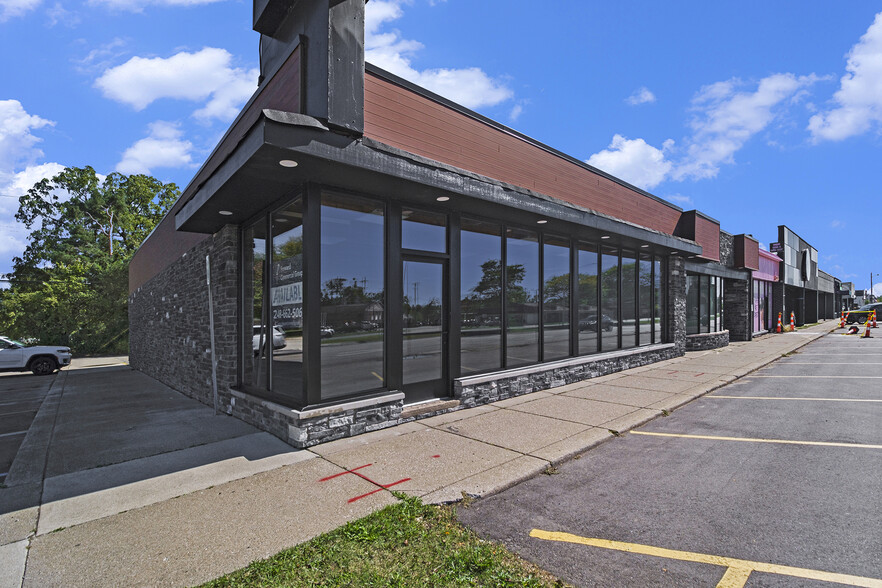 Primary Photo Of 28168 Woodward Ave, Royal Oak Storefront For Lease